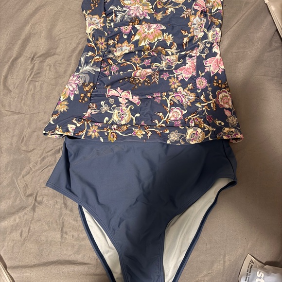 Cupshe Vintage Throwback Tankini Top
& Standard Bottoms Set - Picture 5 of 8